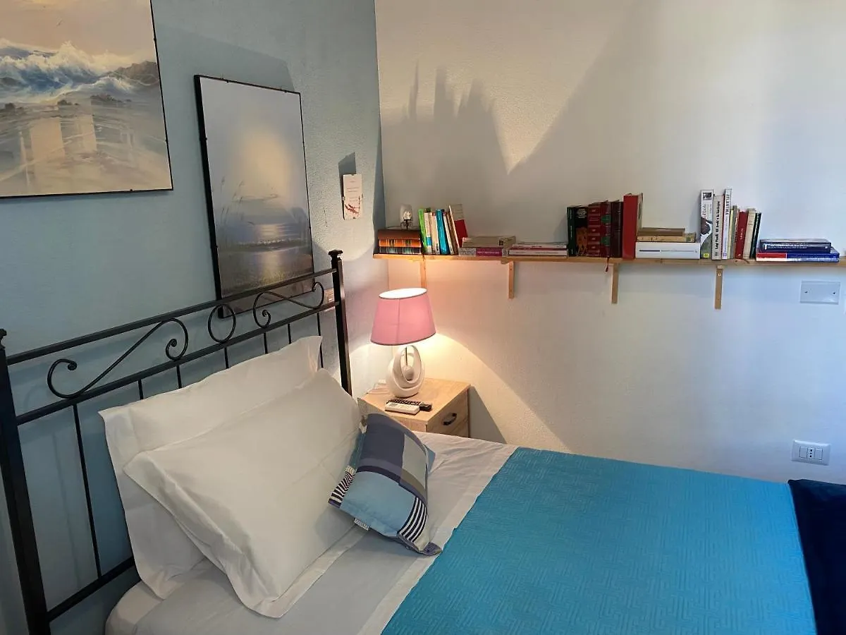 Iola Rooms - Q9416 Cagliari 0*,  Italy